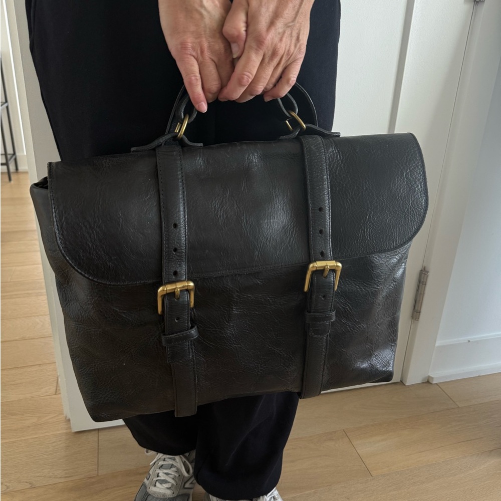Classic Black Leather Briefcase with Structured Design